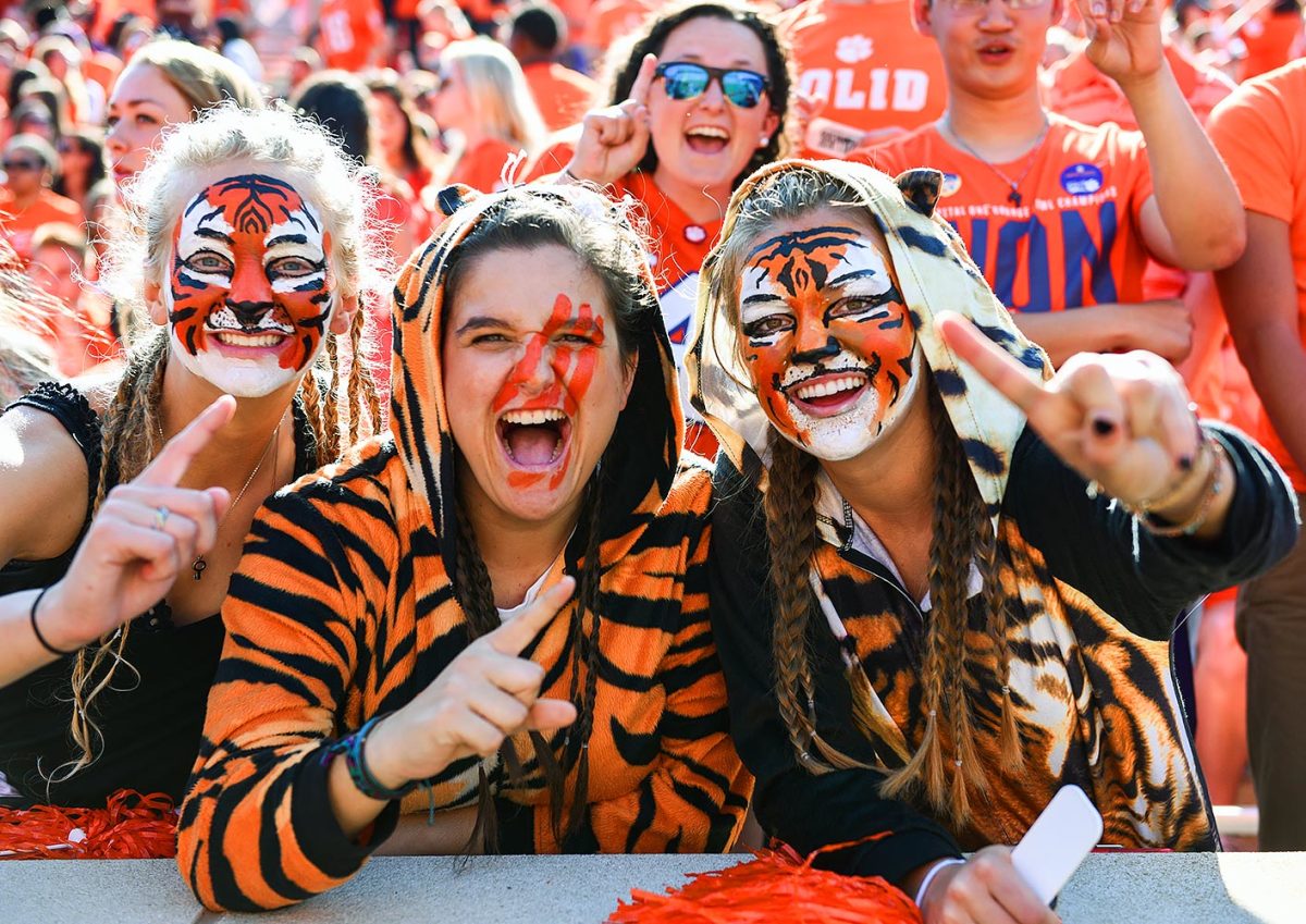 2016-1015-Clemson-Tigers-fans-DAT1610150431_NC_State_at_Clemson.jpg