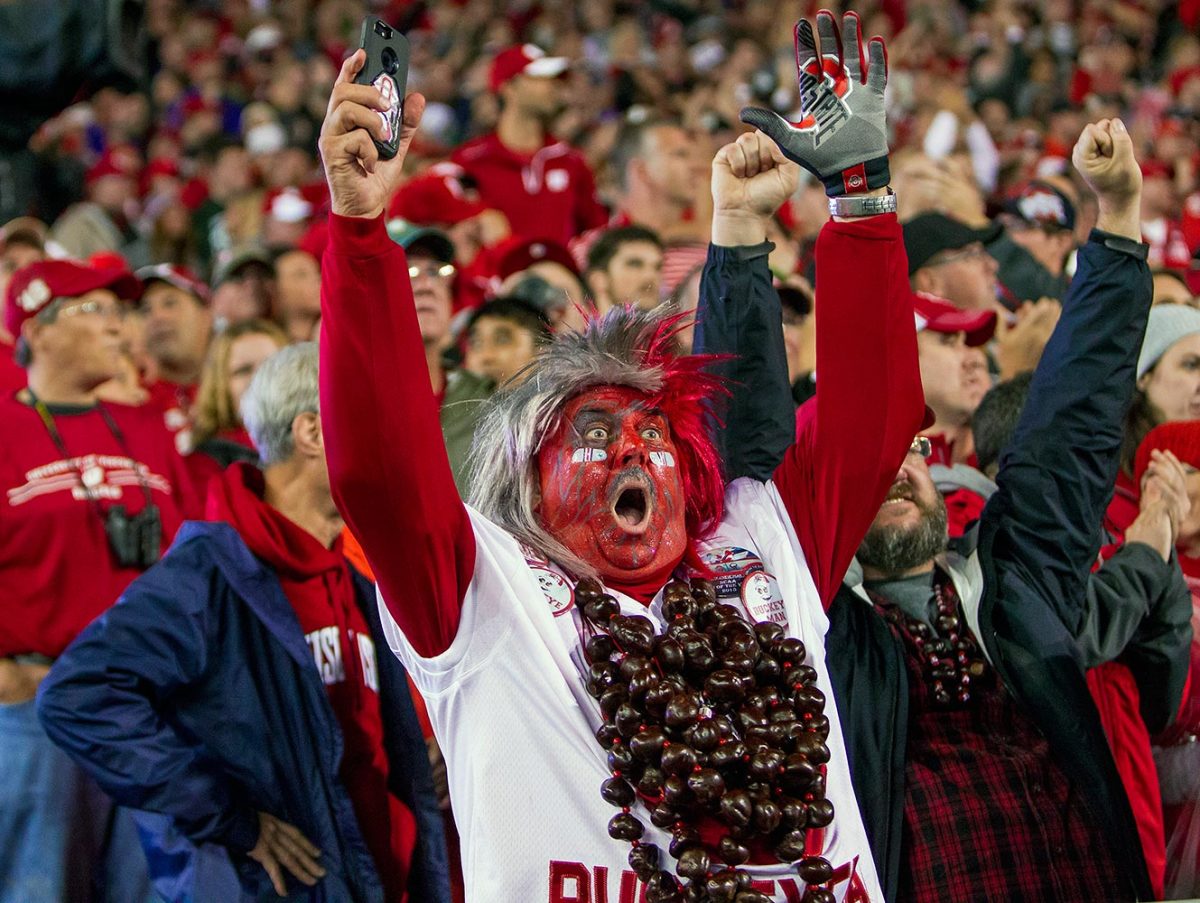 2016-1015-Ohio-State-Buckeyes-fans-CCL161015028_Ohio_State_at_Wisconsin.jpg