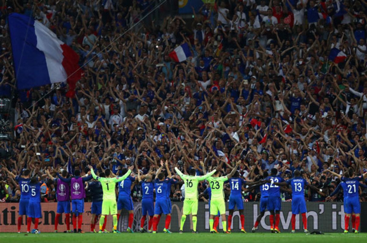 france-players-fans-euro-germany.jpg