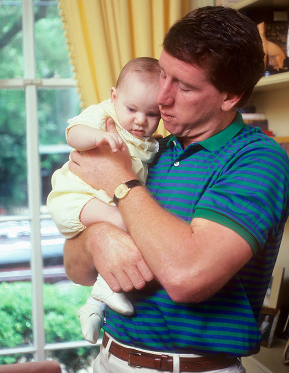 1981-0416-Archie-Manning-baby-son-Eli-090002435.jpg