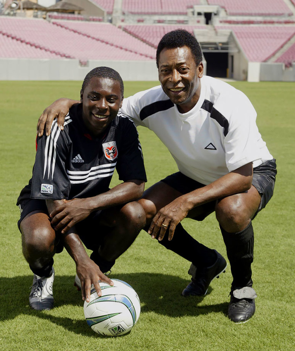 2004-Pele-Freddy-Adu-C5FG3142.jpg