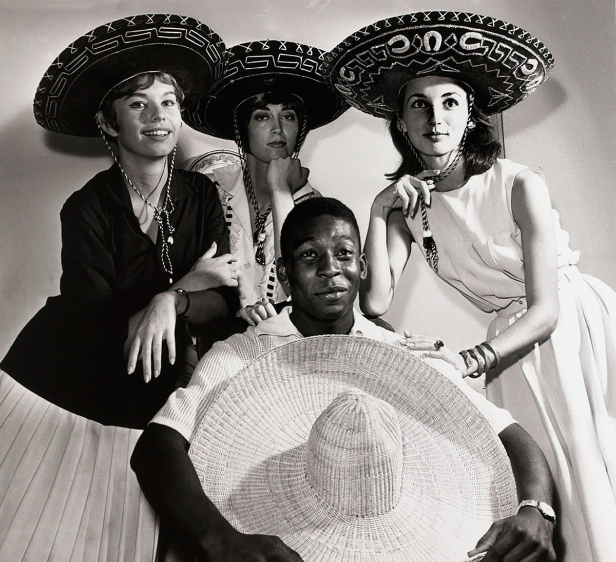 1961-Pele-sombrero-female-fans.jpg