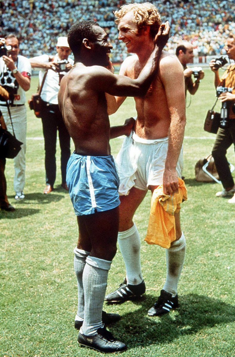 1970-Pele-Bobby-Moore.jpg