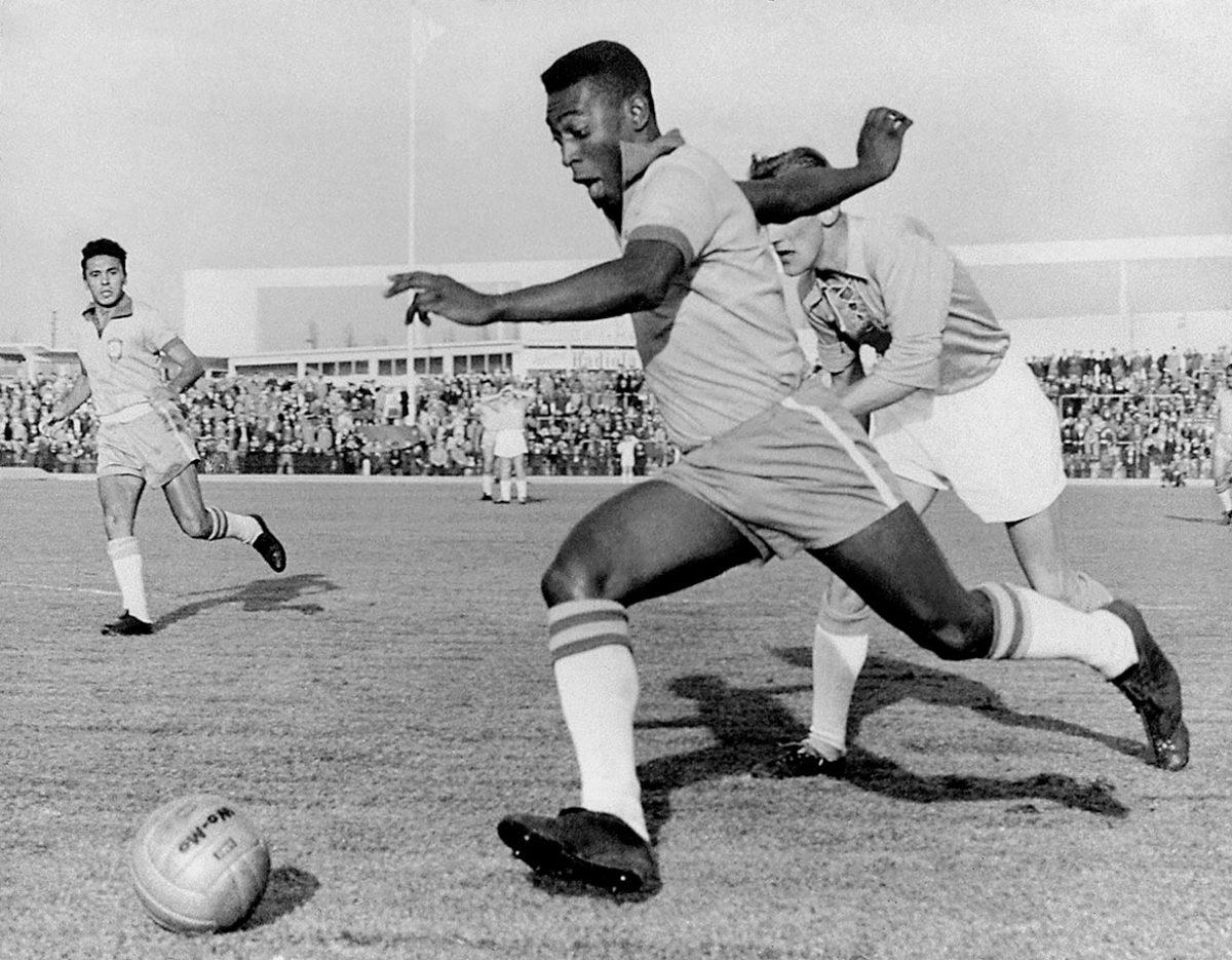 1960-Pele-Sweden-friendly.jpg
