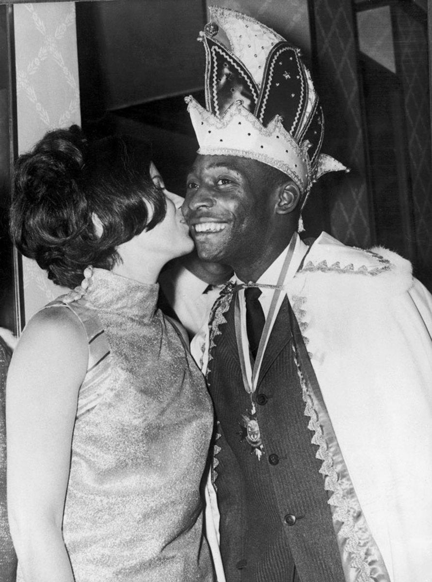1968-Pele-King-Carnival-wife.jpg