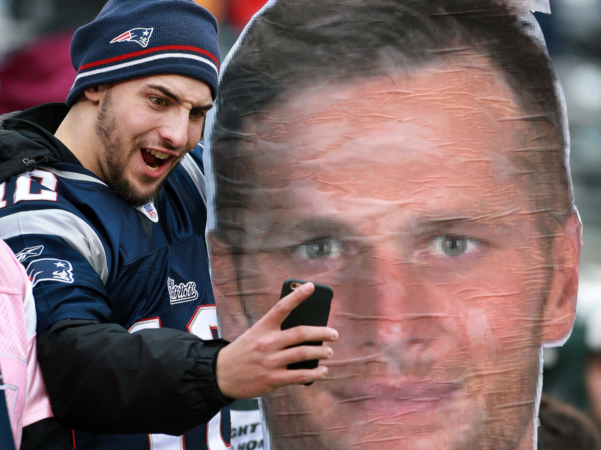 tom-brady-fans.jpg