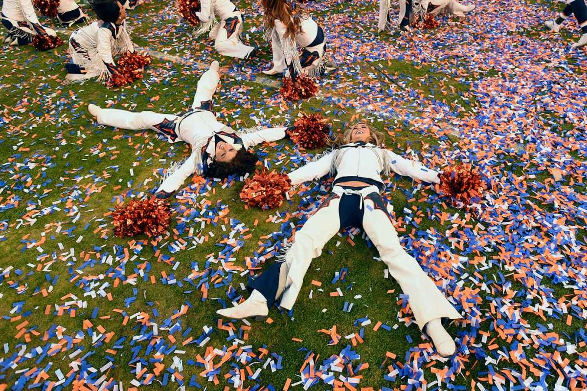 2016-0124-Denver-Broncos-cheerleaders.jpg