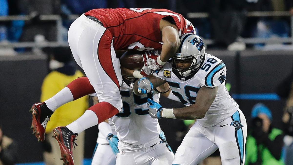 Panthers Lb Thomas Davis Suffers Broken Arm Sports Illustrated