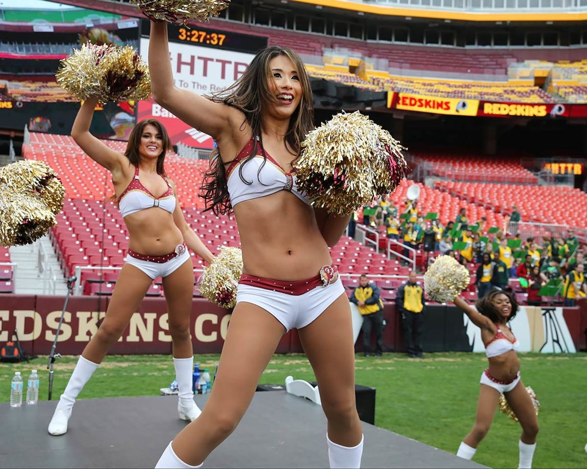 Washington-Redskins-cheerleaders-BEA_7259A.jpg