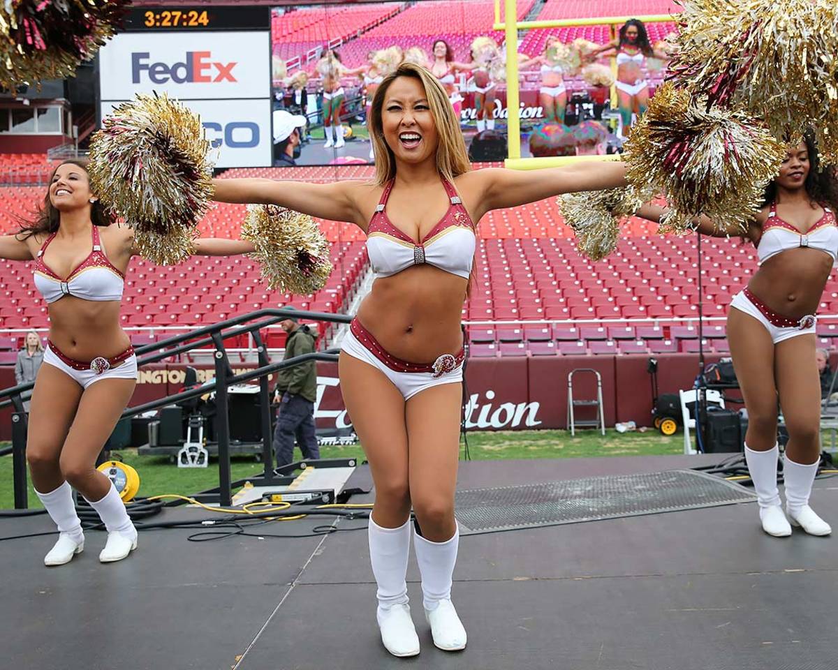 Washington-Redskins-cheerleaders-BEA_7240A.jpg