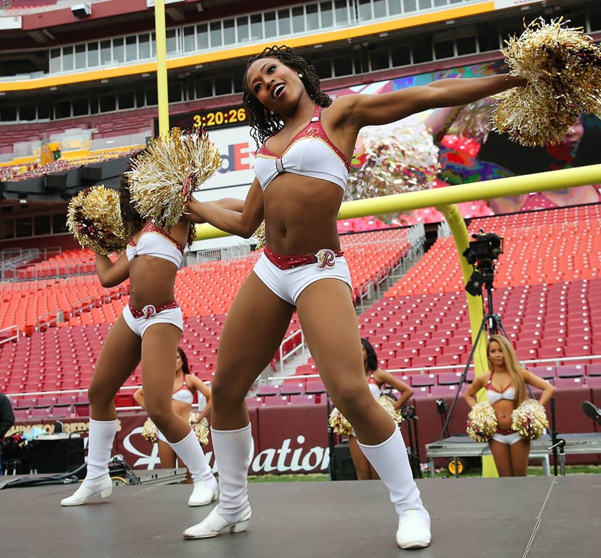 Washington-Redskins-cheerleaders-BEA_6004A.jpg