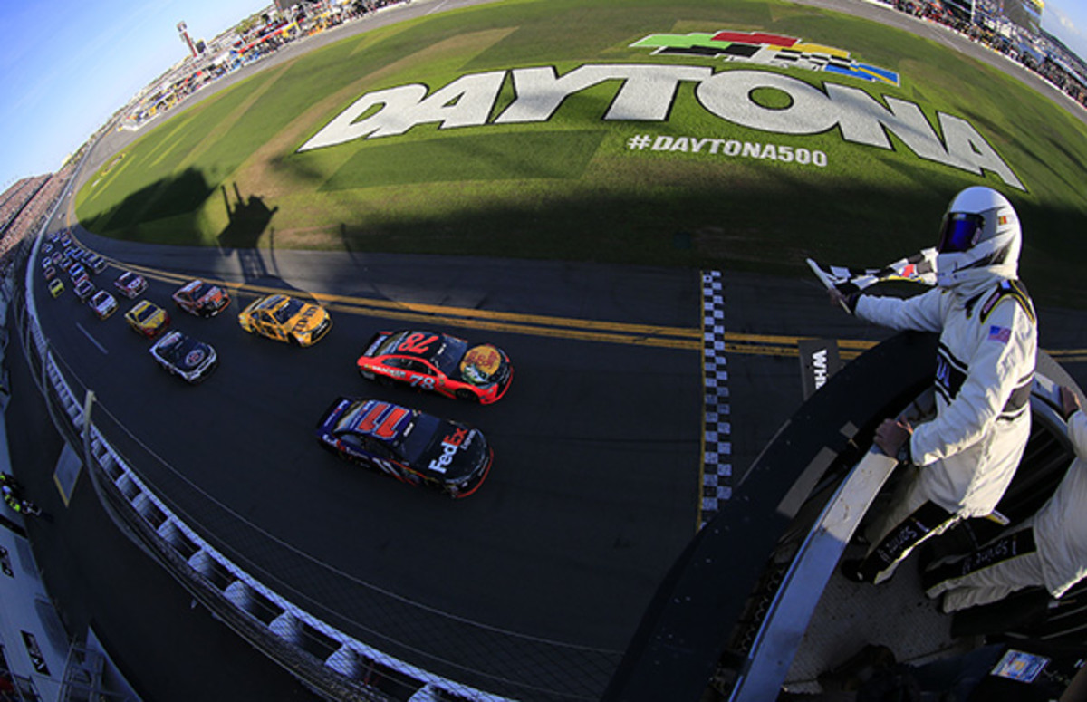 vr-daytona-500-lens.jpg