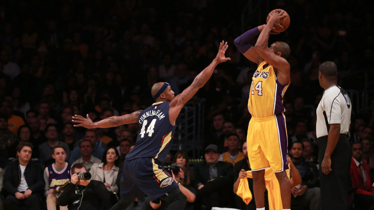 Kobe Bryant injury: Lakers SG leaves with sore right Achilles - Sports ...