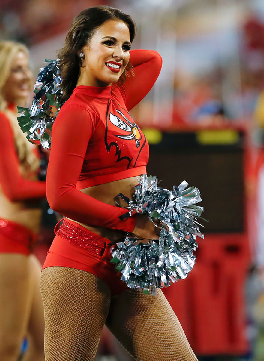 Tampa-Bay-Buccaneers-cheerleaders-GettyImages-621225470_master.jpg