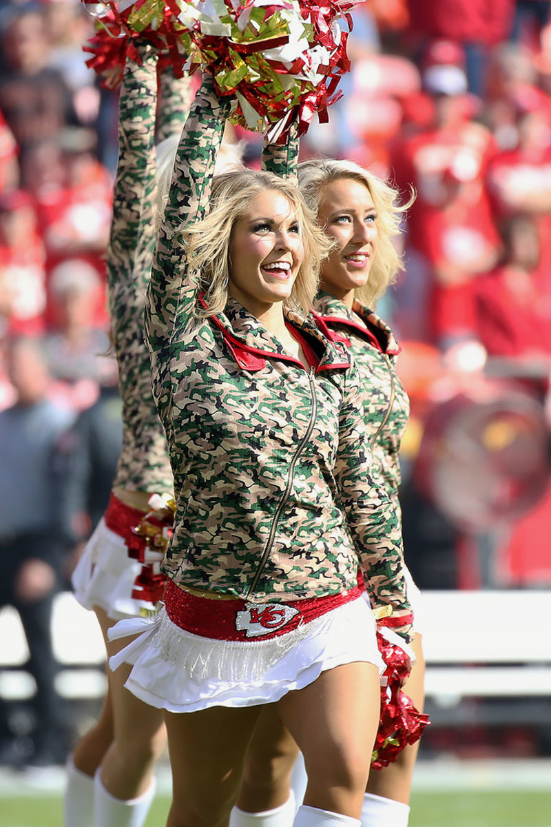 Kansas-City-Chiefs-cheerleaders-GettyImages-621677364_master.jpg