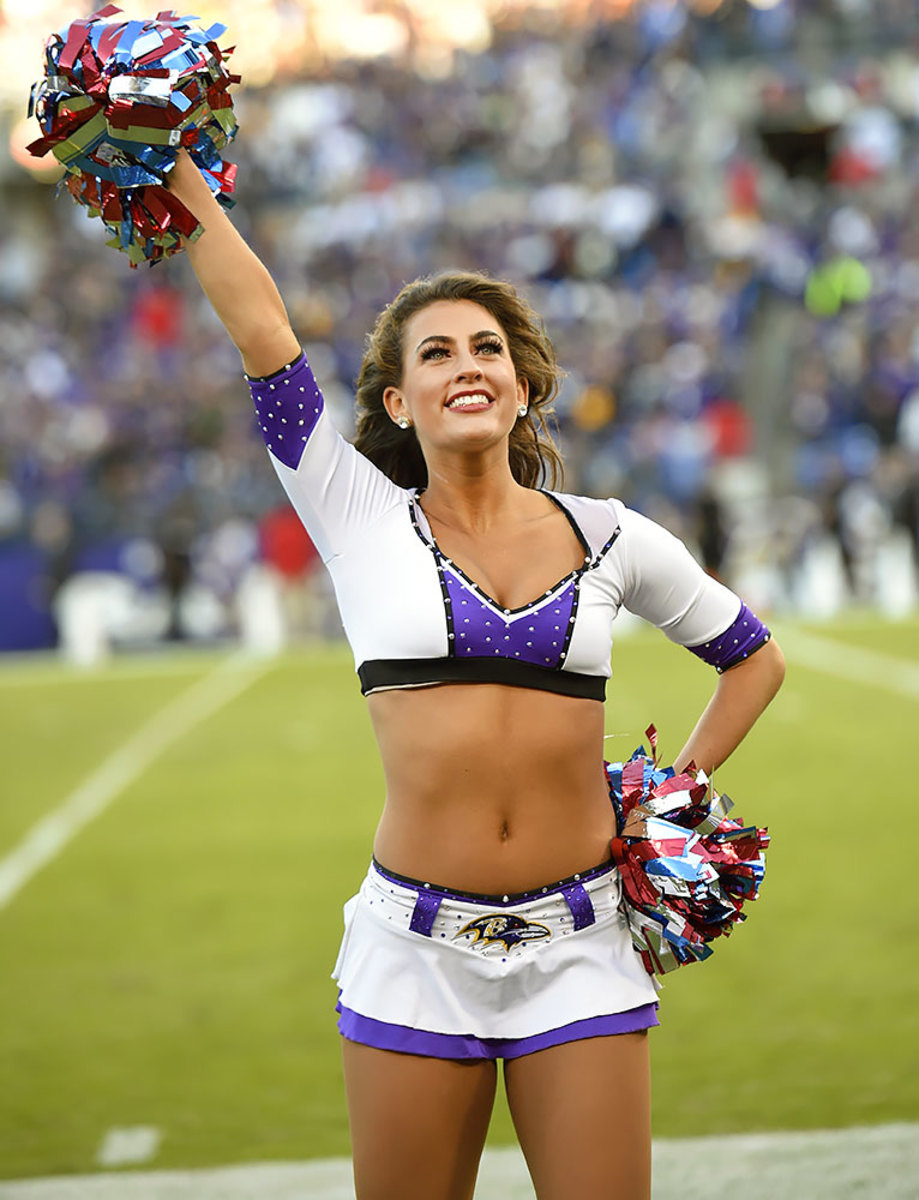 Baltimore-Ravens-cheerleaders-AP_463290539824.jpg