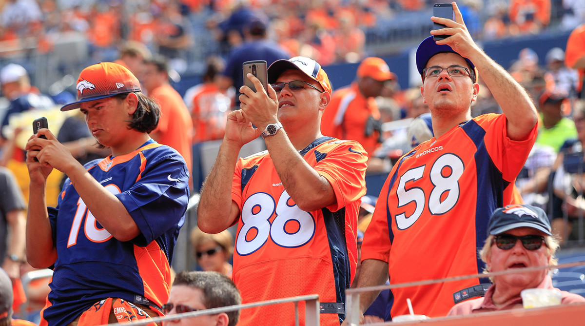 denver-broncos-fans-1300-tech-savvy-teams.jpg