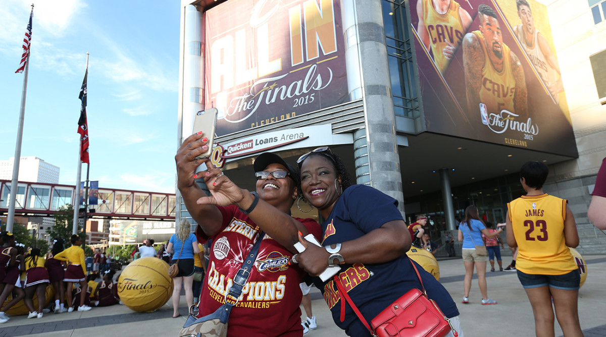 cleveland-cavaliers-fans-1300-tech-savvy-franchises.jpg