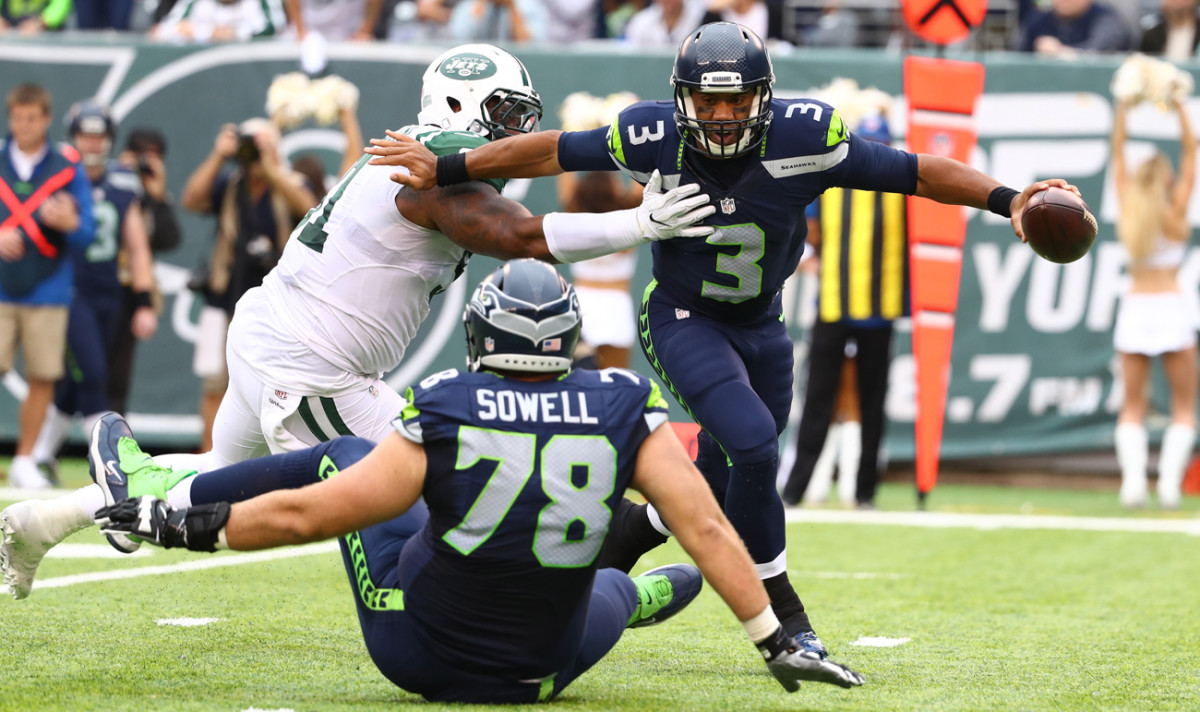 Russell Wilson moved nimbly against the Jets, showing no outward signs of being slowed by his MCL or ankle injuries.