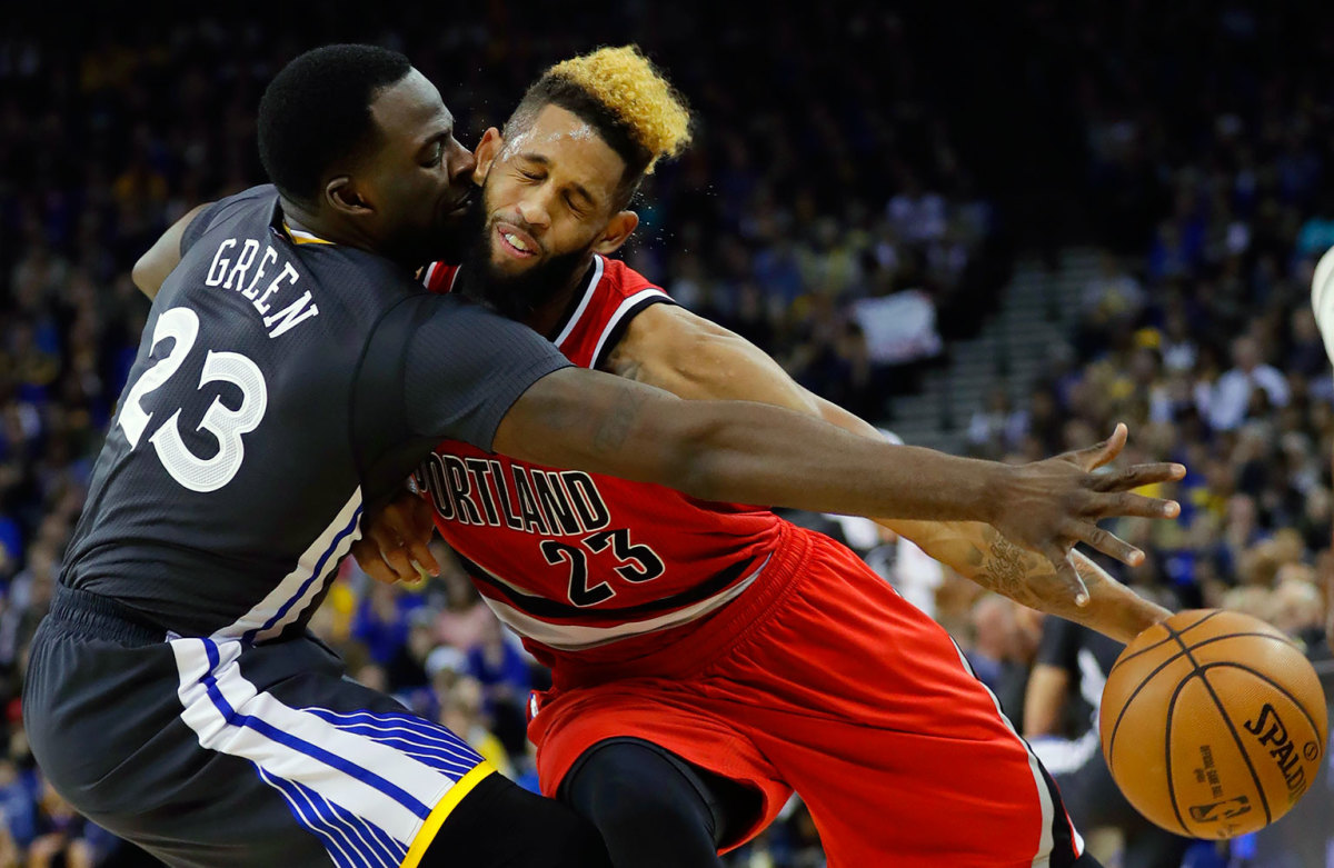 2016-1217-Draymond-Green-Allen-Crabbe.jpg