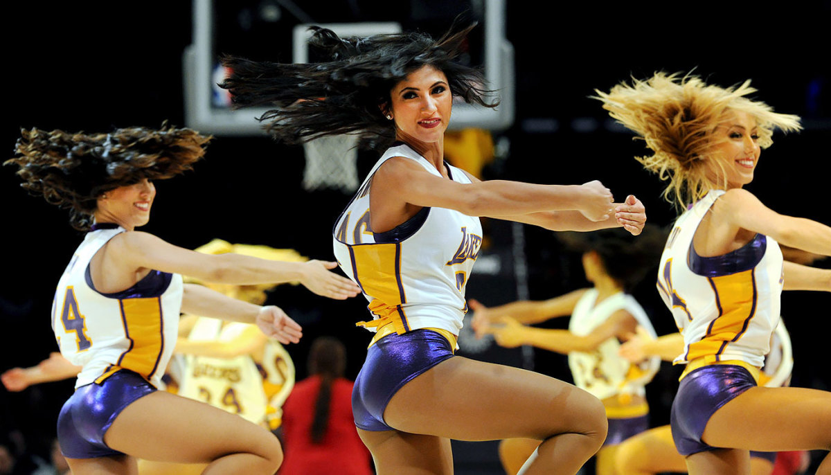 Los-Angeles-Laker-Girls-dancers-450v09160202025_Timberwolves_at_Lakers.jpg