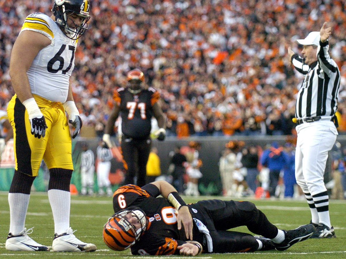 Steelers' Kimo von Oelhoffen stands over Bengals QB Carson Palmer after Palmer injured his knee in the first round of the AFC playoffs.