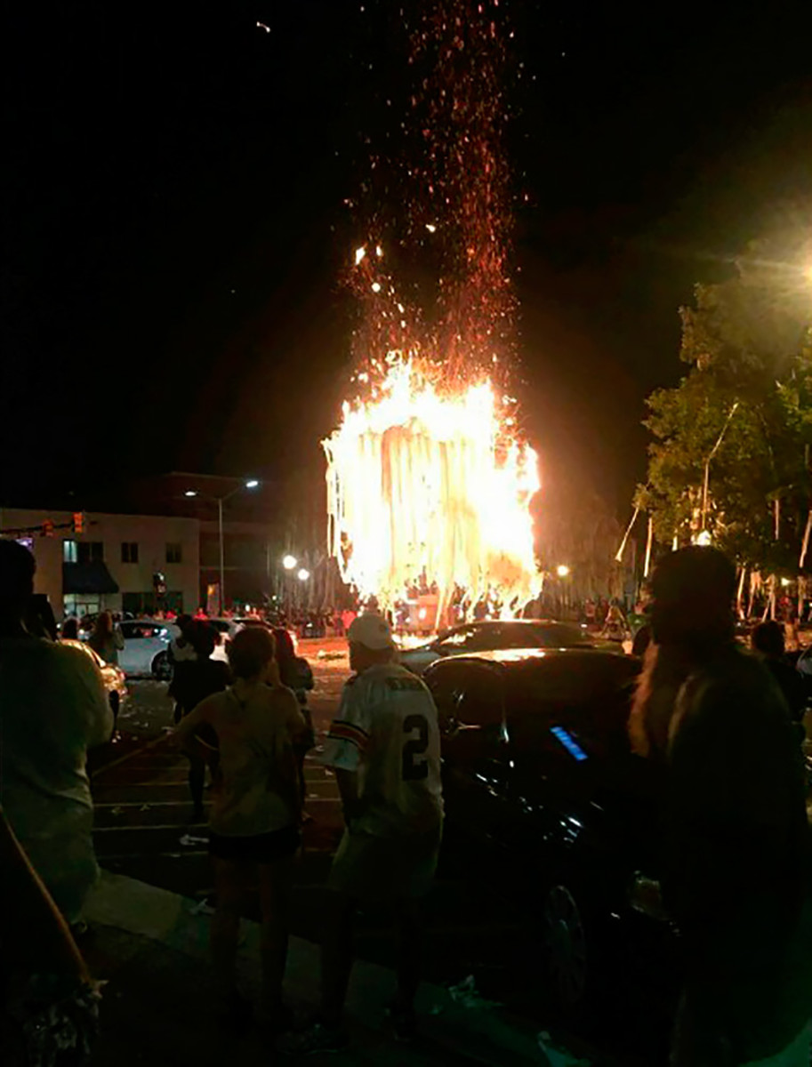 2016-1003-Sign-of-the-Apocalypse-Toomers-Corner-tree-fire.jpg