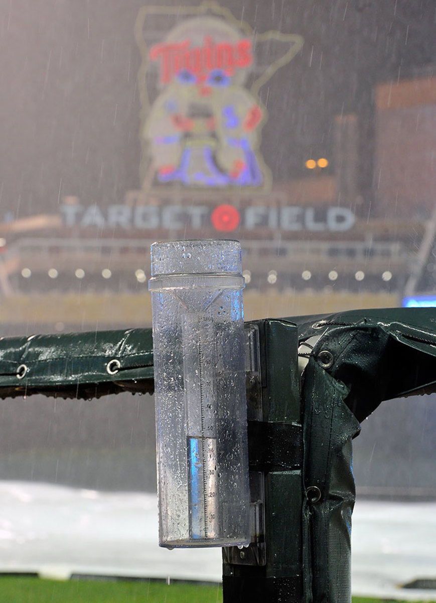 2016-0822-Sign-of-the-Apocalypse-Target-Field-rained-out.jpg