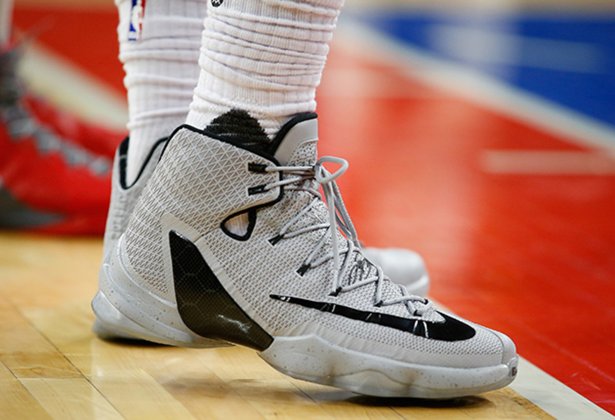 lebron_james_sneaker_.jpg