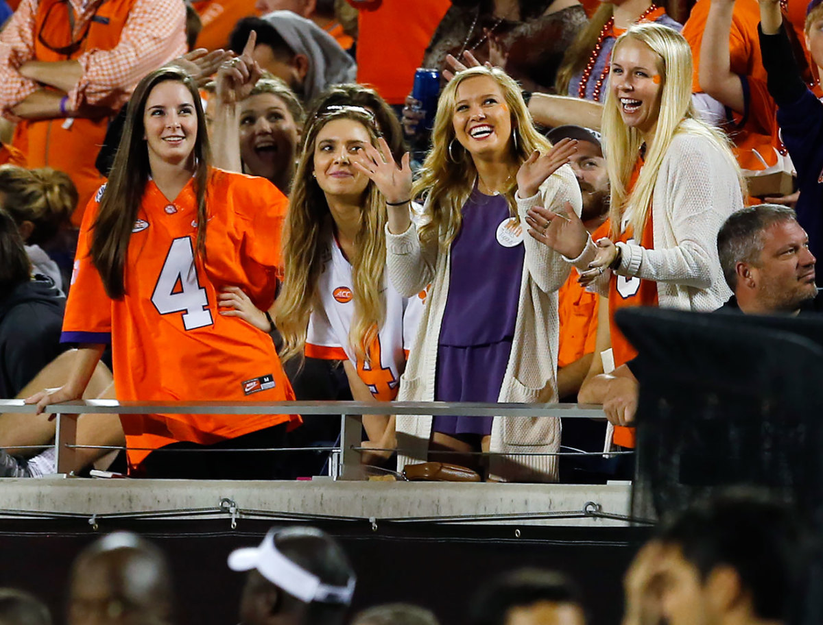Clemson-Tigers-fans-GettyImages-627534966.jpg