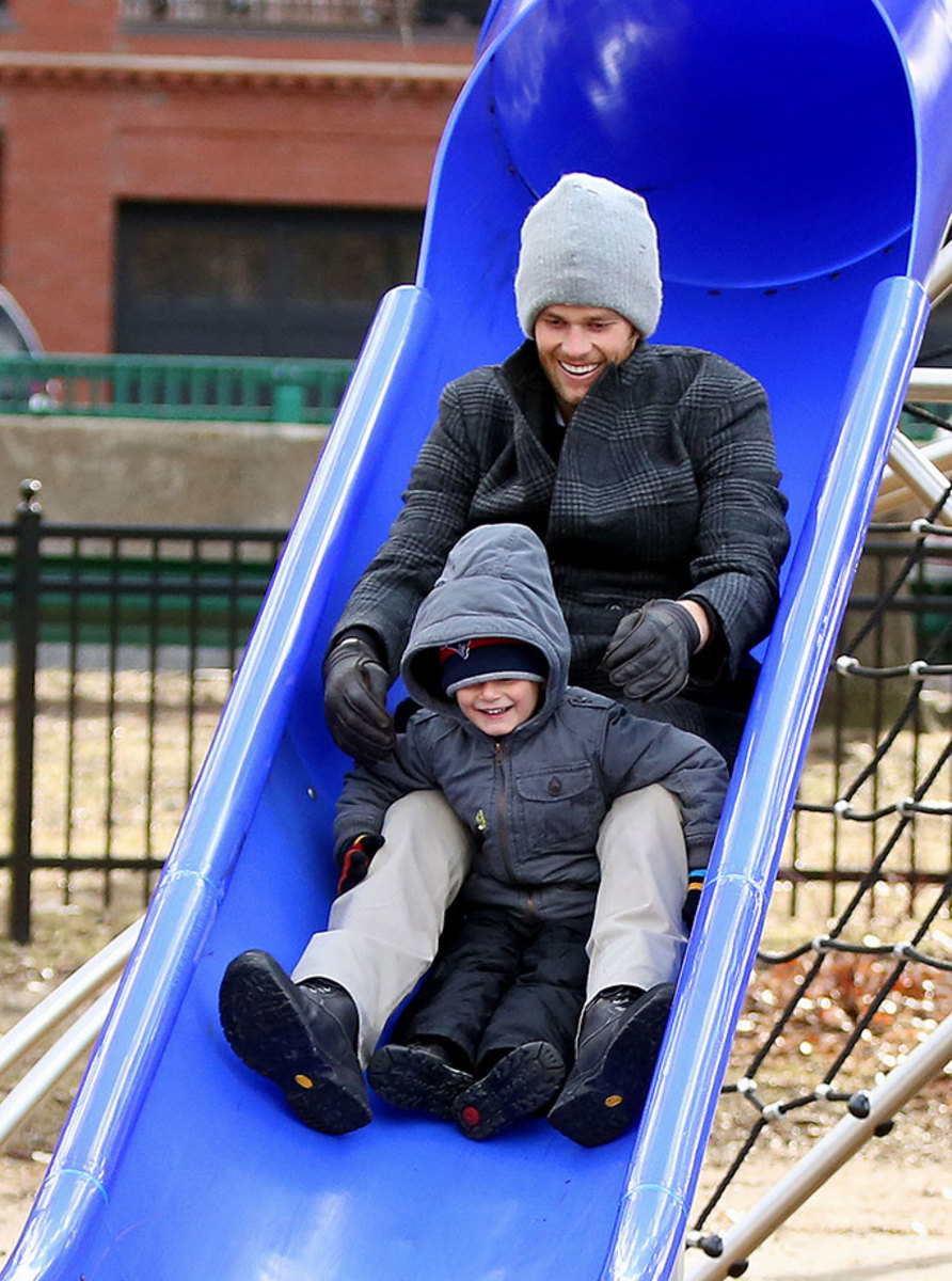 2014-Tom-Brady-son-Benjamin-slide.jpg