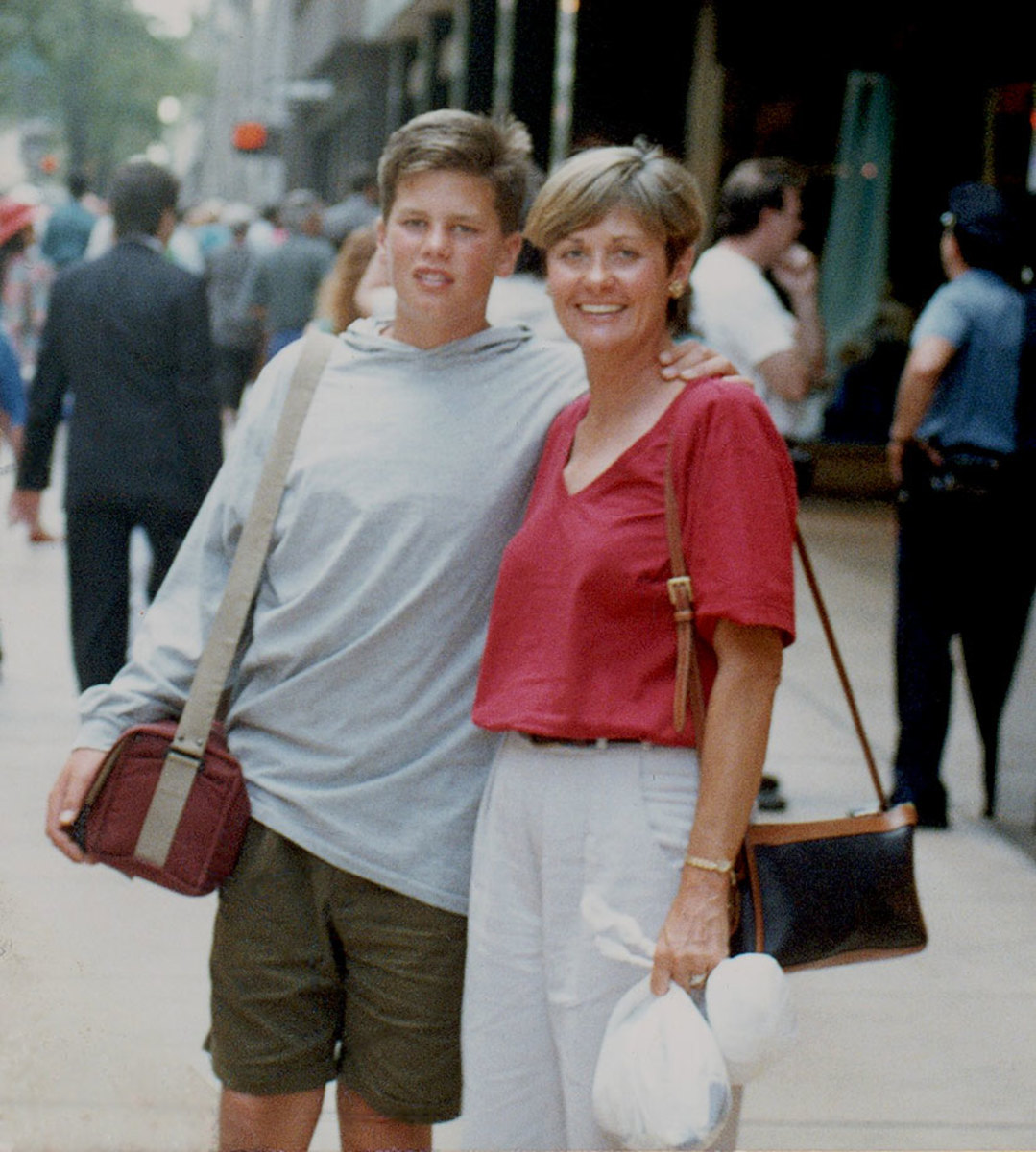 1986-Tom-Brady-mom-Galynn-001250602.jpg