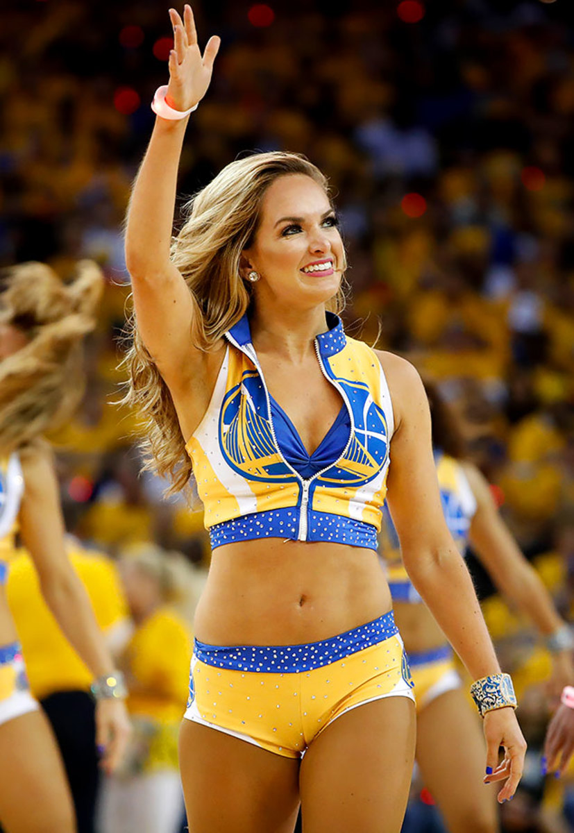 Golden-State-Warriors-Dance-Team-531822596.jpg