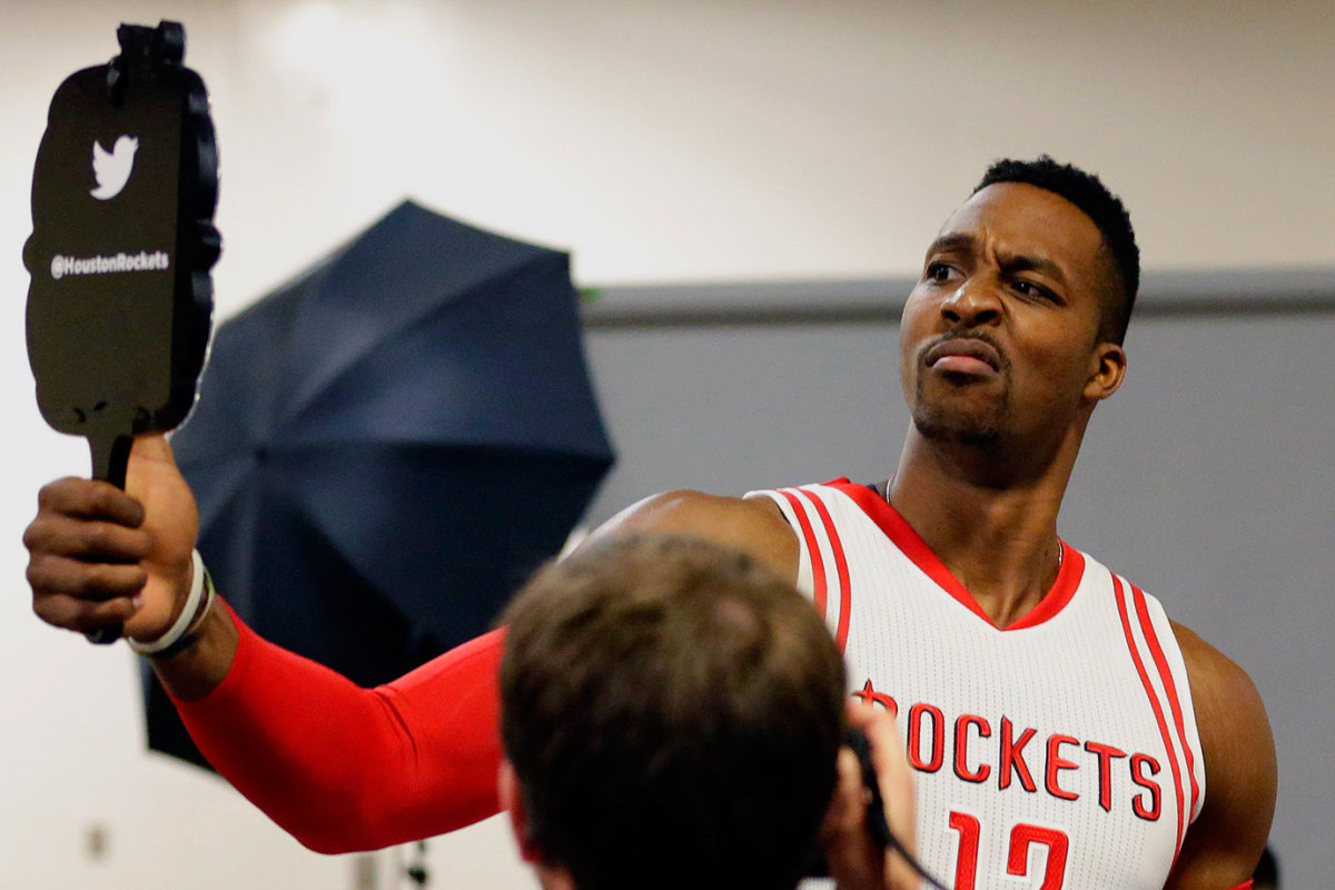 2015-0928-Houston-Rockets-Dwight-Howard-mirror.jpg