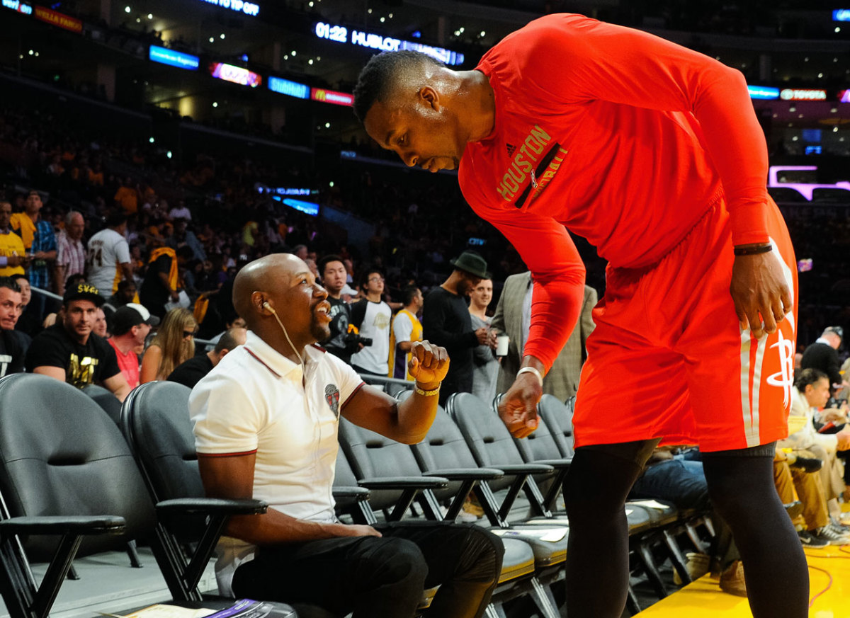 2014-1028-Floyd-Mayweather-Jr-Dwight-Howard_0.jpg