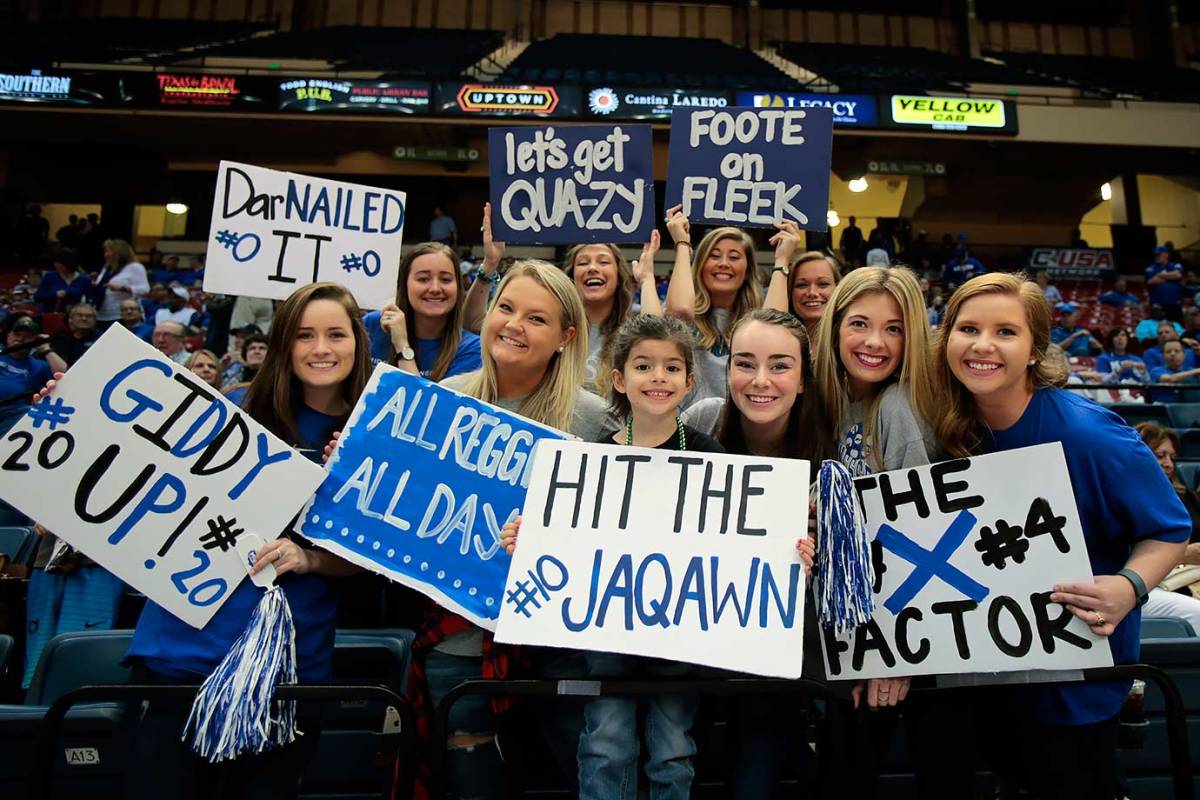 2016-0312-Middle-Tennessee-Blue-Raiders-fans.jpg