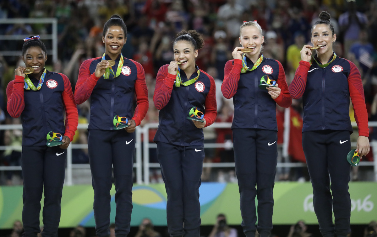 Gabby Douglas hospitalized, misses MTV Video Music Awards Sports