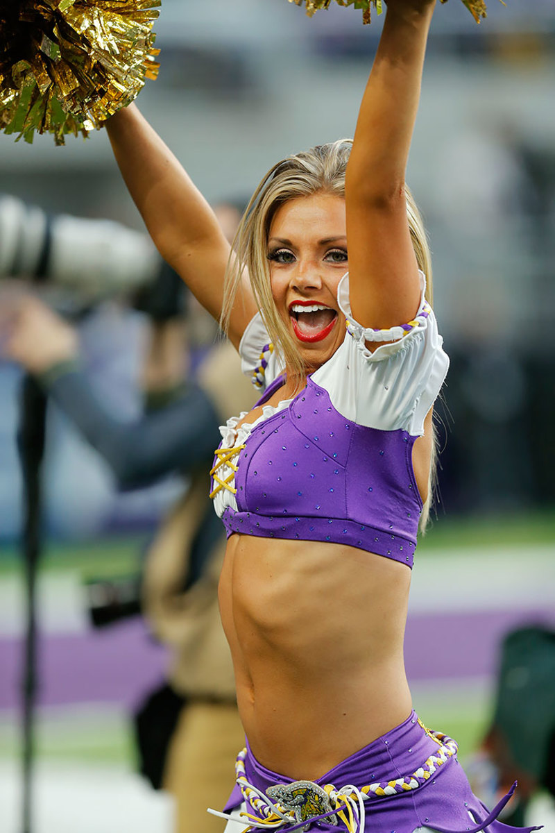 Minnesota-Vikings-cheerleaders-GettyImages-630220600_master.jpg