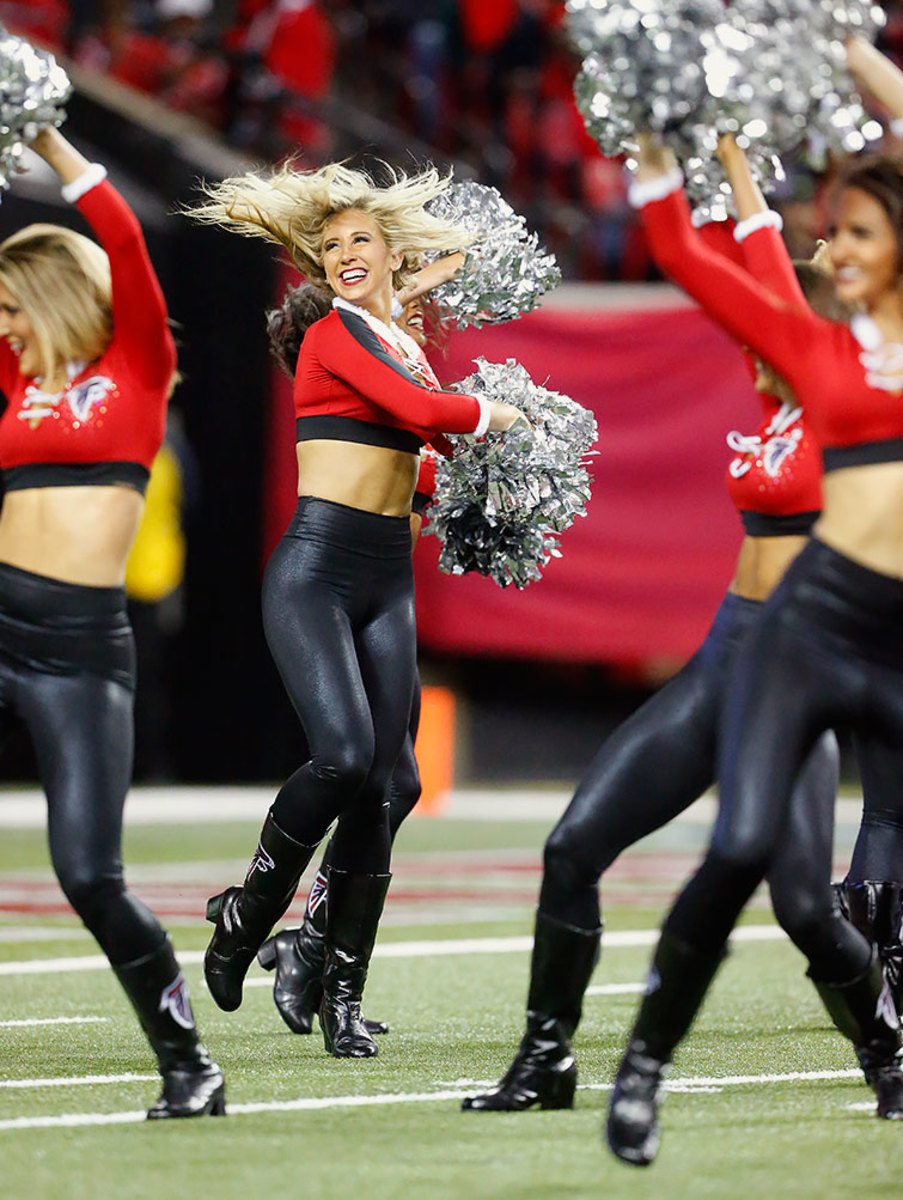 Atlanta-Falcons-cheerleaders-AP_16353809317353.jpg