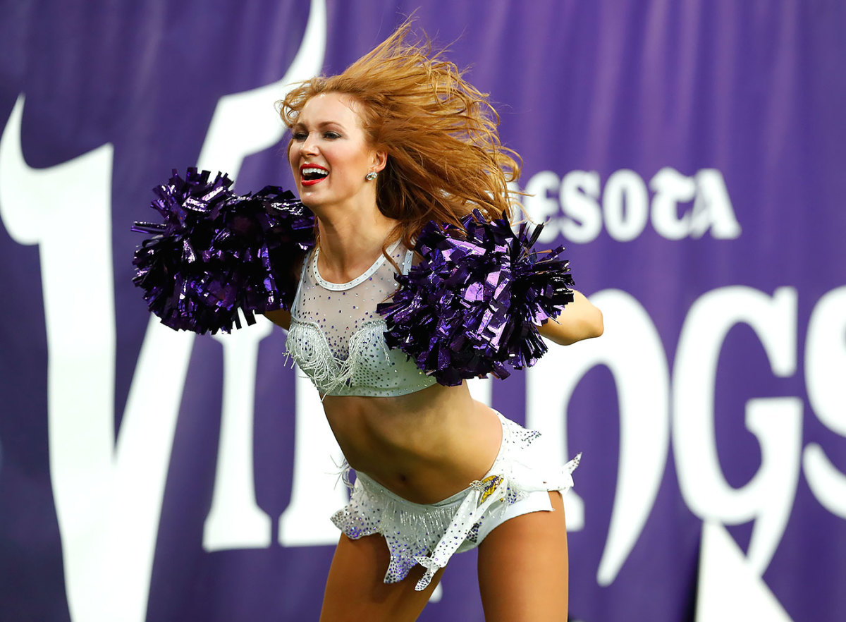 Minnesota-Vikings-cheerleaders-AP_16353703119681.jpg