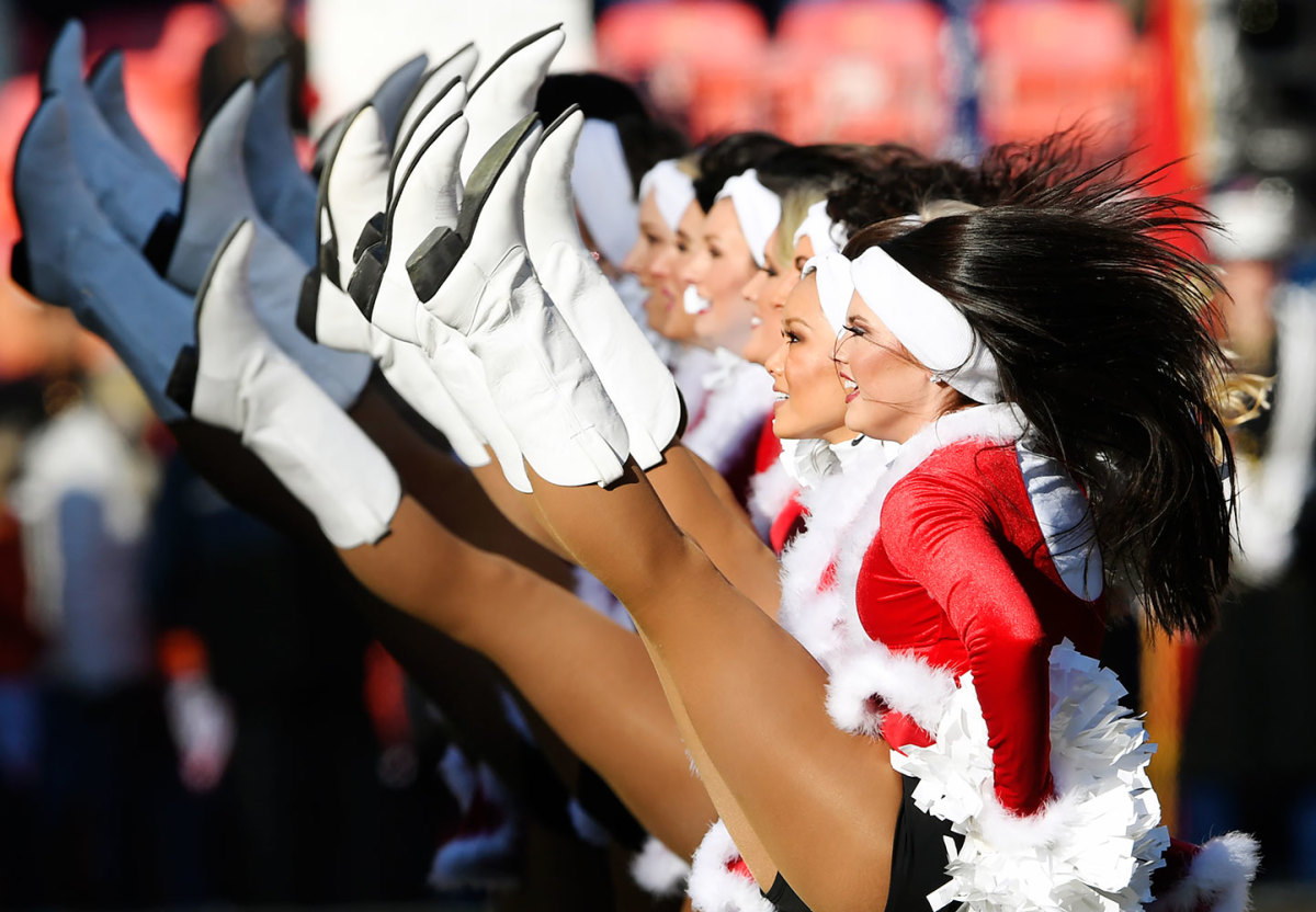 Denver-Broncos-cheerleaders-GettyImages-630212598_master.jpg
