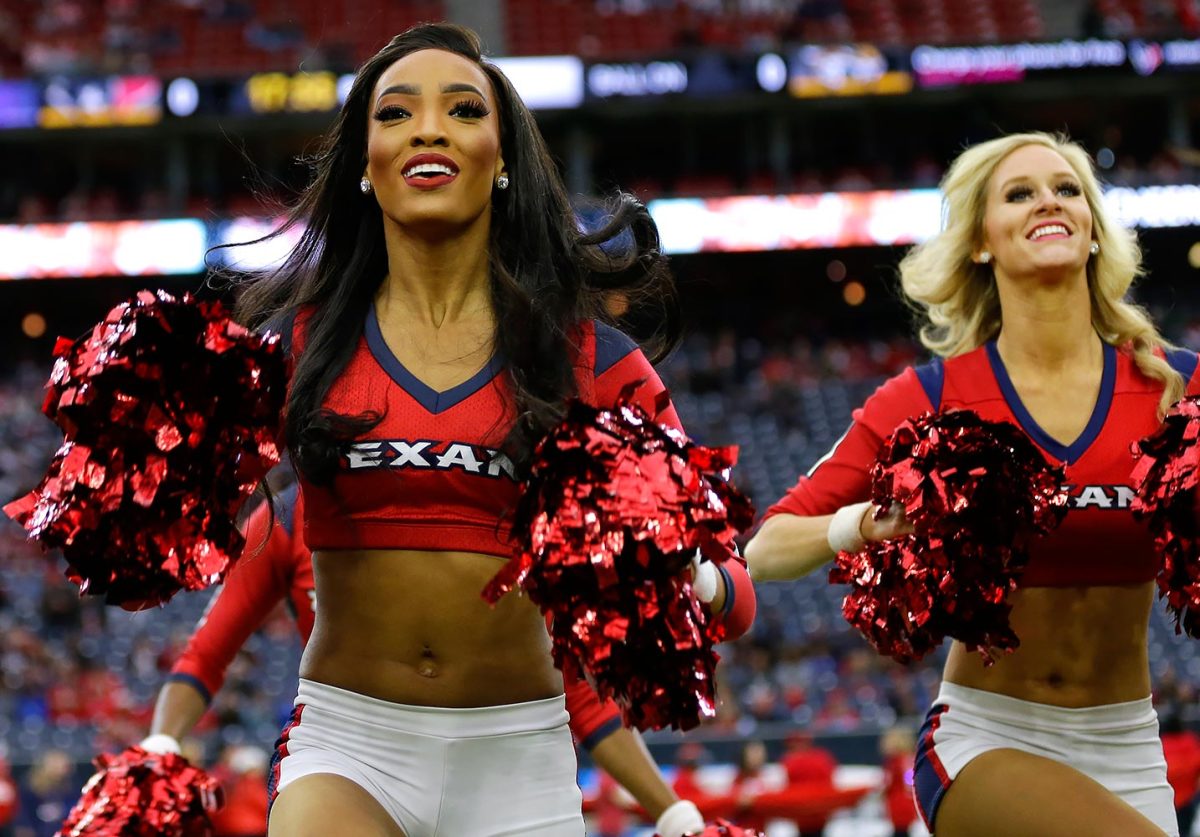 Houston-Texans-cheerleaders-AP_16353649803519.jpg