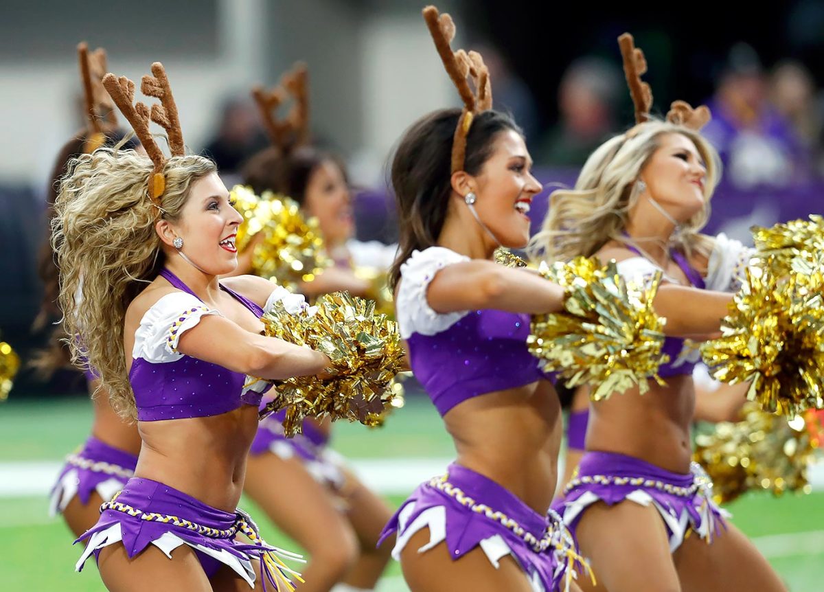 Minnesota-Vikings-cheerleaders-AP_16353742864972.jpg