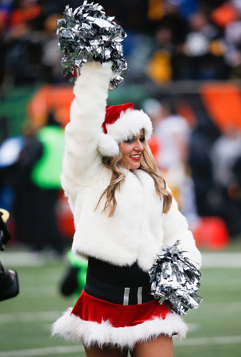 Cincinnati-Bengals-Ben-Gals-cheerleaders-AP_16353680726186.jpg