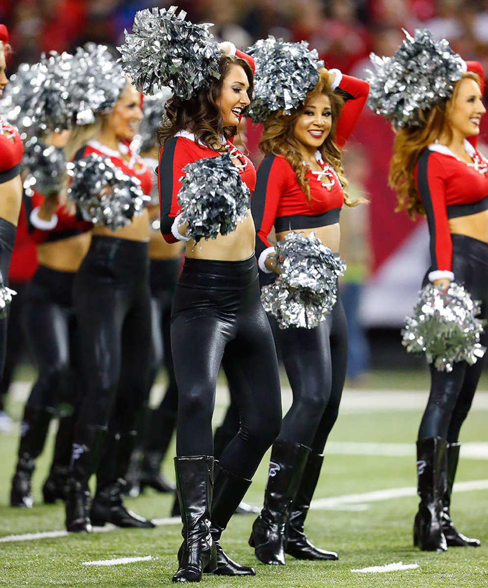 Atlanta-Falcons-cheerleaders-AP_16353809580031.jpg