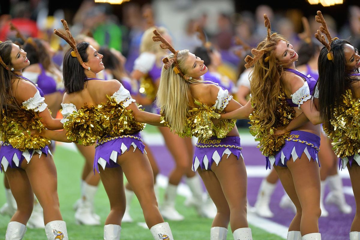 Minnesota-Vikings-cheerleaders-GettyImages-636085576.jpg
