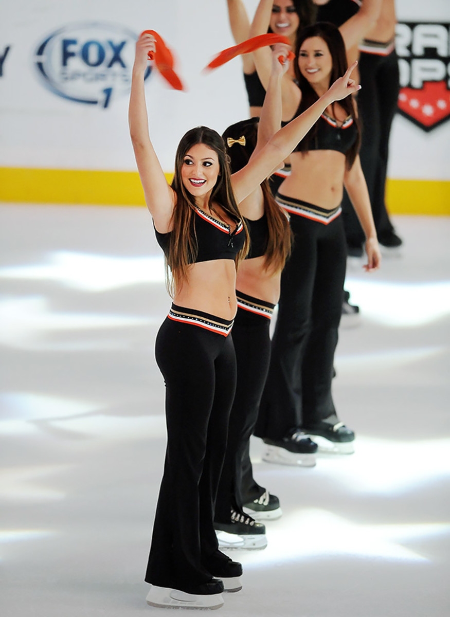 Anaheim-Ducks-Power-Players-Ice-Girls-506151004034_Panthers_at_Ducks.jpg