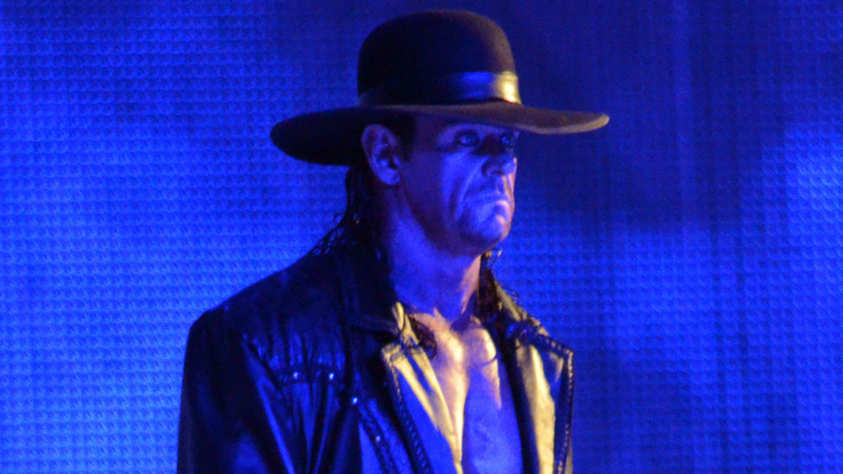 the-undertaker-deadlifting-video-wrestlemania-32.jpg