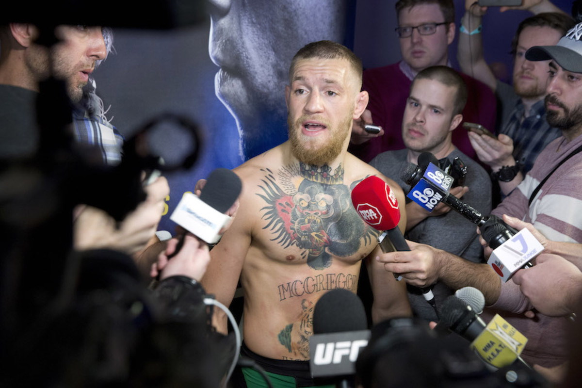 Conor McGregor, Nate Diaz scuffle at UFC 196 press ...