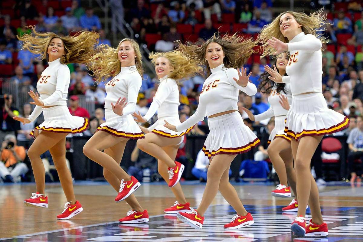 USC-cheerleaders-516274314.jpg